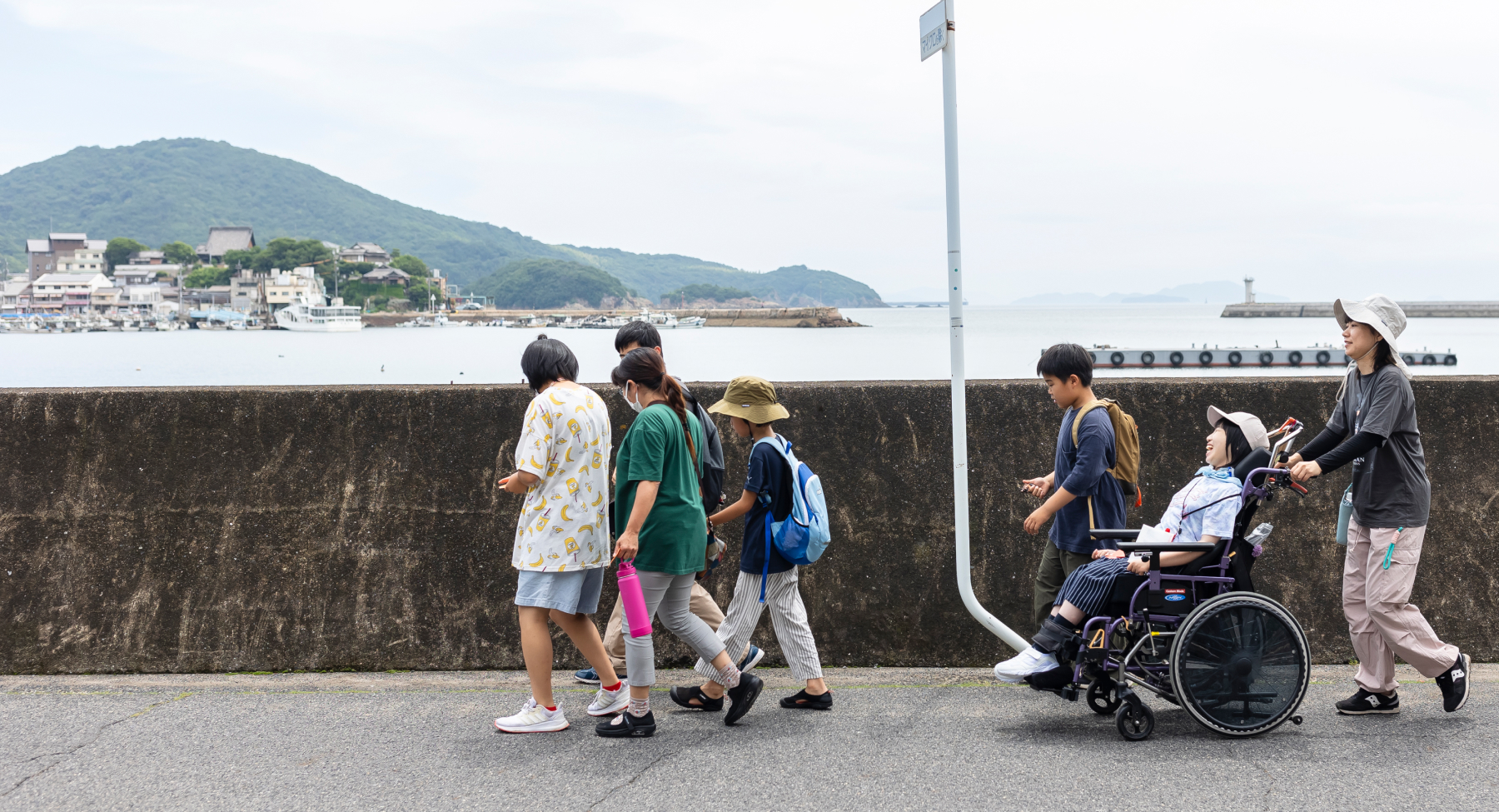 鞆の浦を歩く写真